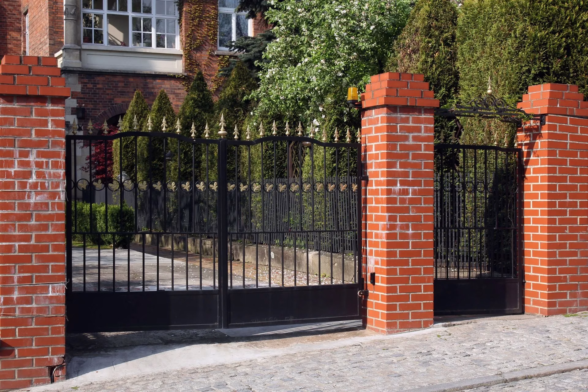 3 Benefits of Installing an Automatic Gate System