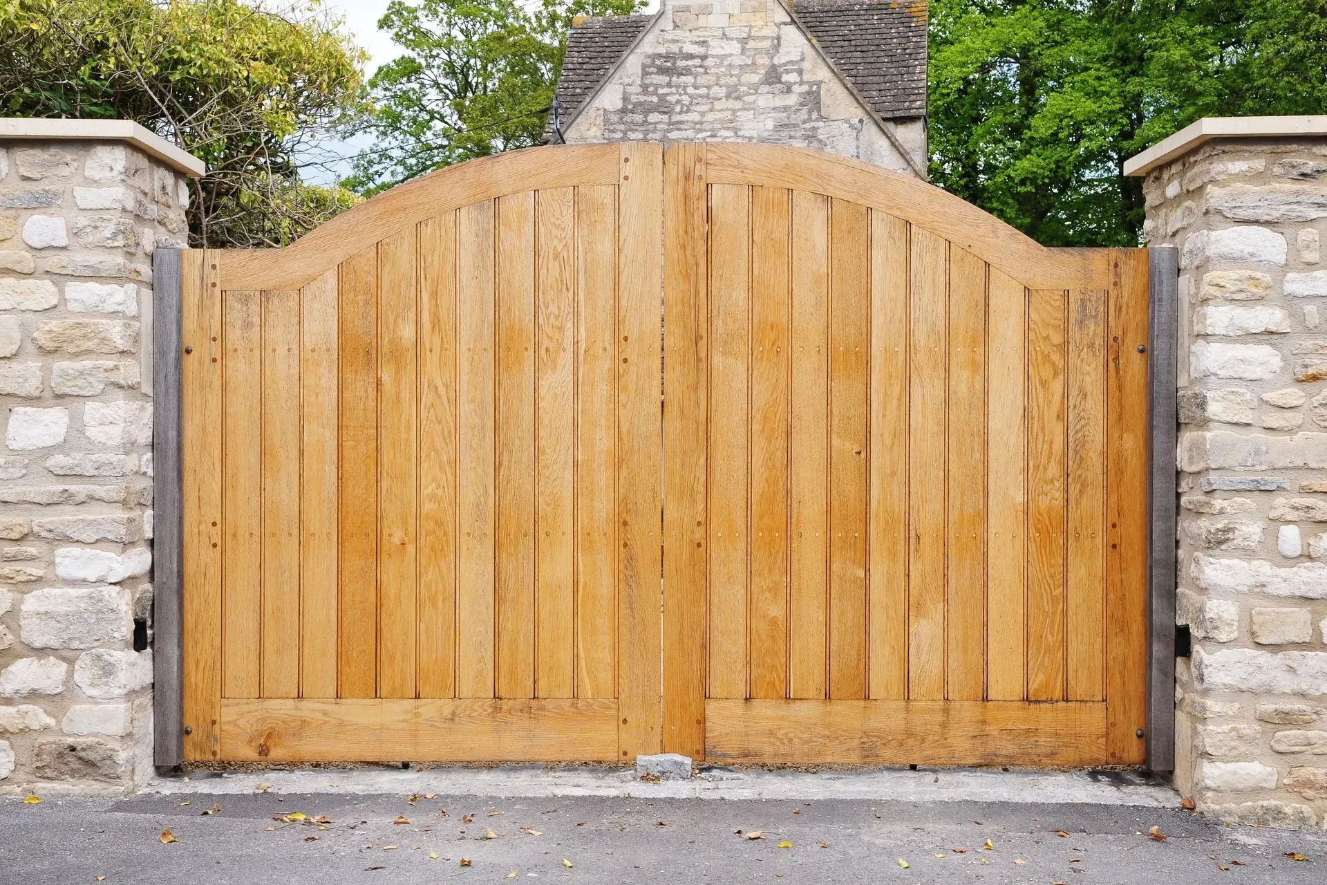 How to Select the Right Driveway Gate for Your Home