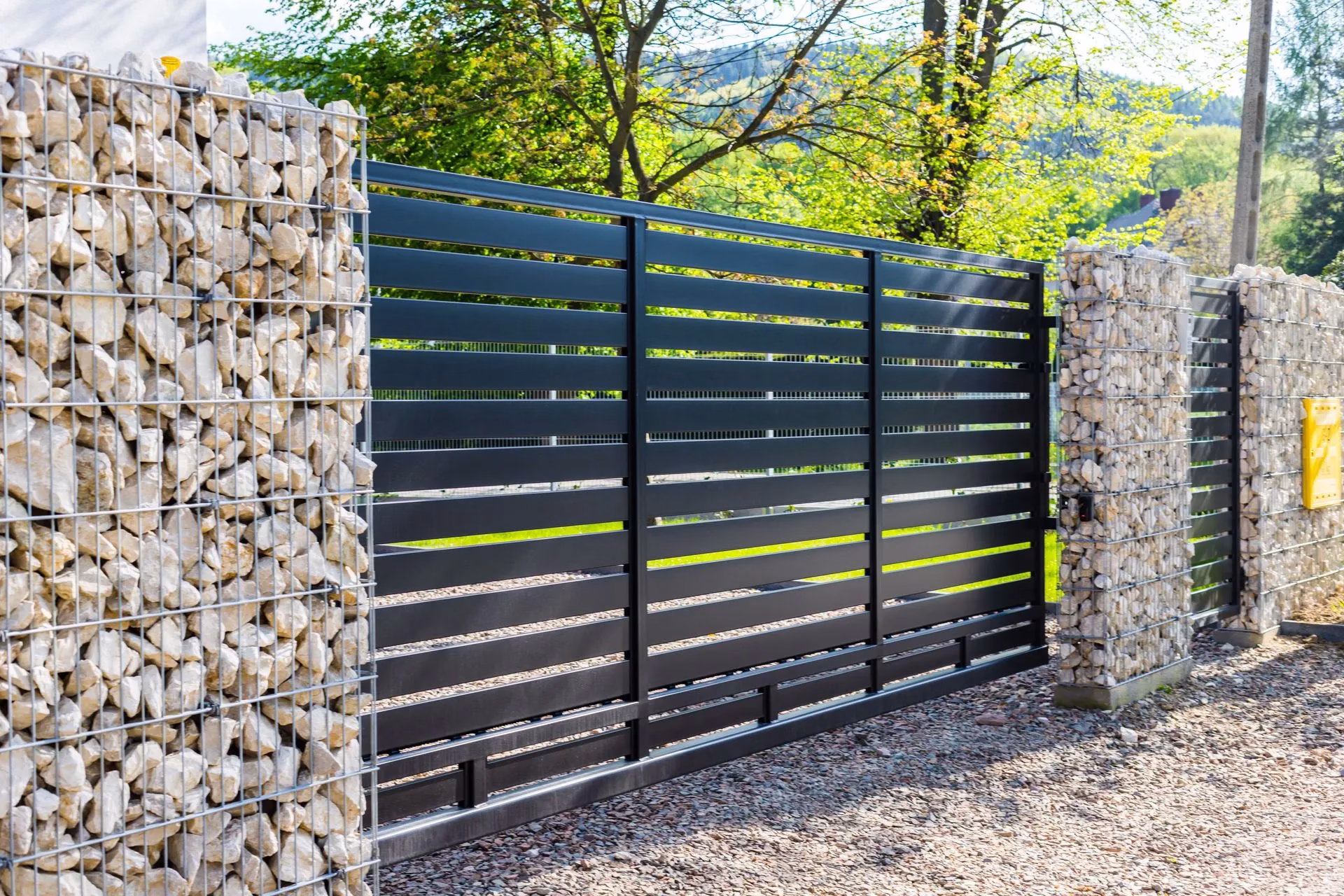 Signs Your Business Could Benefit From Automatic Gate Systems